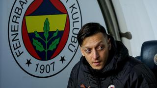Un club más a la lista: Mesut Özil fue apartado del Fenerbahce