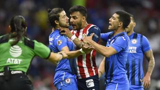 Alexis Vega enloqueció: tomó del cuello a rival en Cruz Azul vs. Chivas y vio la roja [VIDEO]