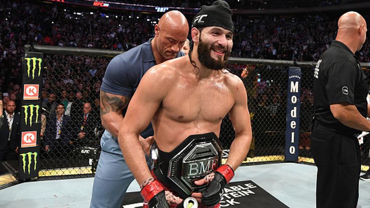 Ufc 244 The Rock Entrego El Titulo Bmf A Jorge Masvidal Luego De Vencer A Nate Diaz Por Nocaut Tecnico Video Full Deportes Depor