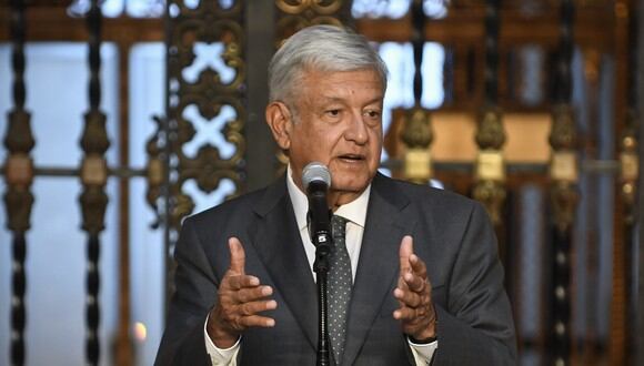 Andrés Manuel López Obrador visitó a la madre del ‘Chapo’ Guzmán. (Foto: AFP)