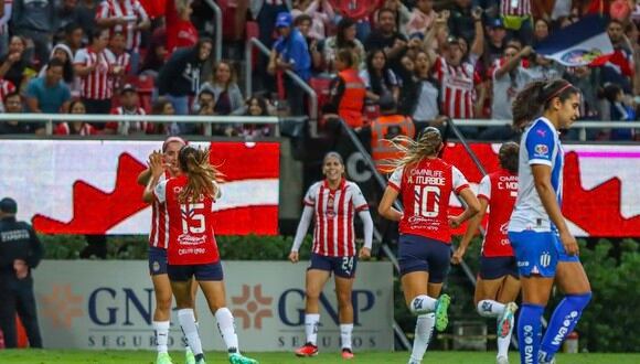 Chivas mantiene buen paso en la Liga MX Femenil. (Foto: Imago7)