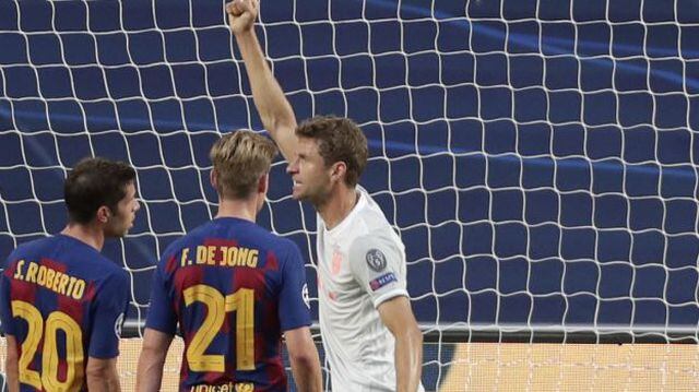 Thomas Müller marcó un doblete al Barcelona en cuartos de final de la Champions League. (Foto: AFP)