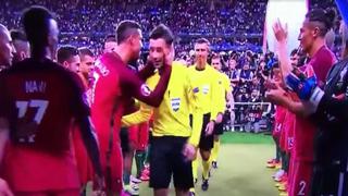 Cristiano Ronaldo celebró la Eurocopa hasta con el árbitro [VIDEO]