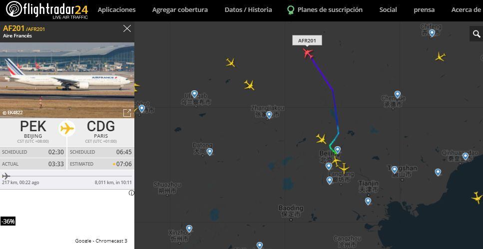 Avión de AirFrance con las primeras dosis despegó de Beijing con rumbo a Paris. Desde la capital francesa se dirigirá a Lima, Perú. (Flight Radar 24)