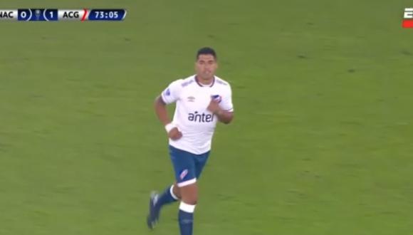 Luis Suárez ingresa al campo en el Nacional vs. Goianiense por Sudamericana. (ESPN)