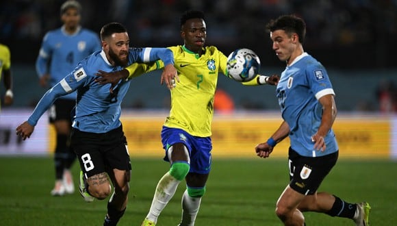 Uruguay vs Brasil en partido por Eliminatorias 2026. (Foto: AFP)