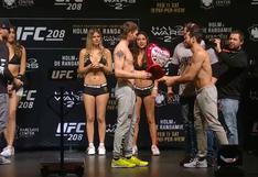 UFC 208: peleador le regaló un globo de San Valentín a su rival en pleno pesaje