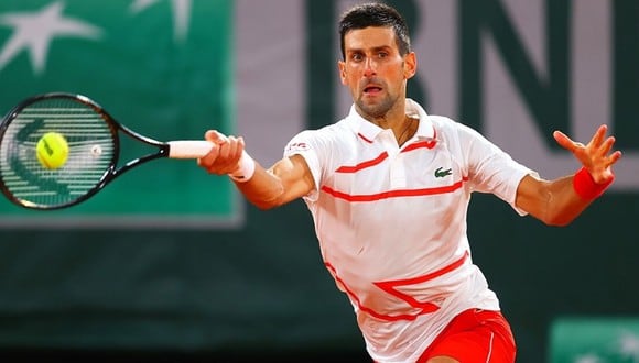 Novak Djokovic avanza a los octavos de final de Roland Garros