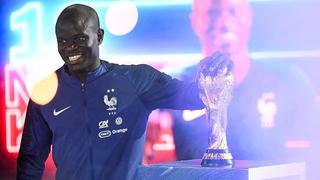 De no creer: Kanté perdió un tren, desconocidos lo acogieron y jugaron FIFA [FOTO]