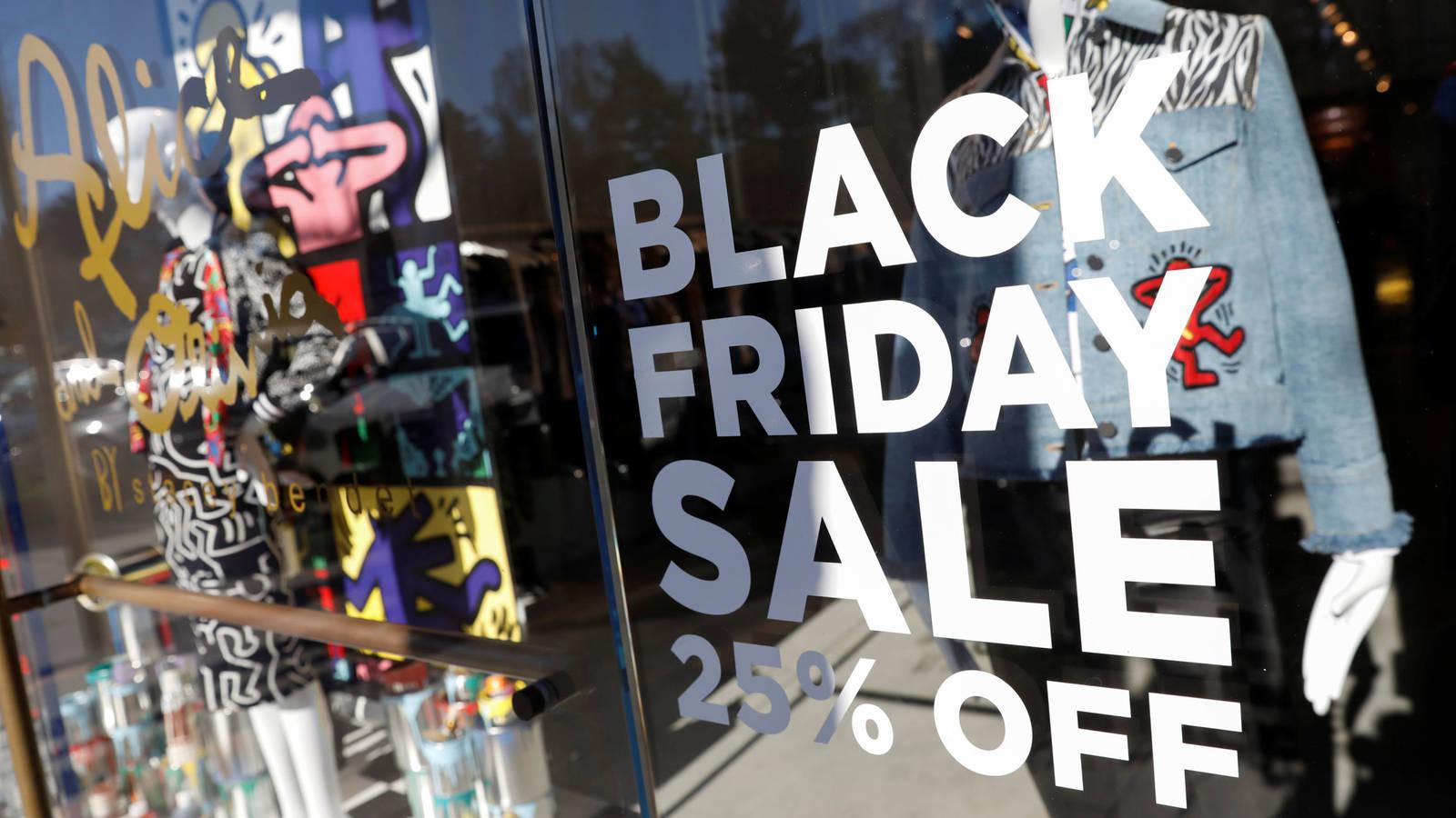 En noviembre diversas tiendas por departamento y comercios lanzan ofertas por el Black Friday y el Cyber Monday. Foto: AP