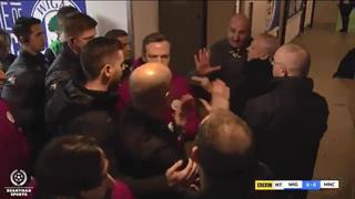 ¡Casi se va a las manos! Guardiola tuvo que ser serparado tras discutir con entrenador rival [VIDEO]