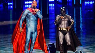 The Rock sorprendió con apretado traje de Superman