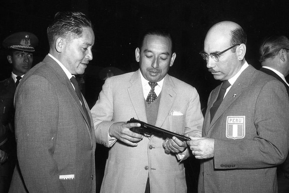 Edwin Vásquez Cam fue el primer representante peruano en ganar una medalla para el Perú. En los Juegos Olímpicos de Londres 1948 Edwin Vásquez obtuvo la medalla de oro en tiro olímpico, especialidad de pistola libre con distancia de 50 metros. (Foto: GEC Archivo Histórico)