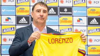 Posó con la camiseta: Néstor Lorenzo fue presentado oficialmente en la Selección Colombia