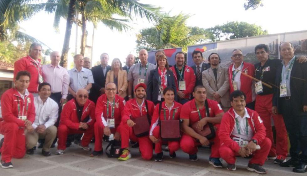 La delegación peruana recibió la bienvenida por las autoridades de Río 2016. (USI)