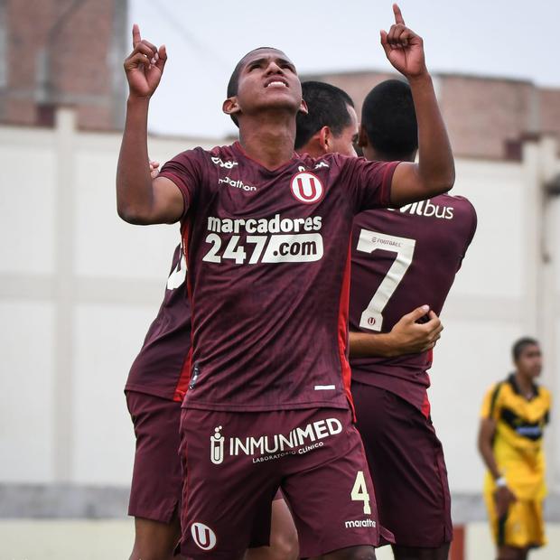 Hernán Lupu anotando frente a Cantolao por el Torneo de Promoción y Reserva 2022. (Foto: Agencias)