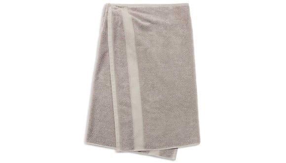 Balenciaga lanzó una curiosa falda que parece ser una toalla (Foto: Balenciaga)