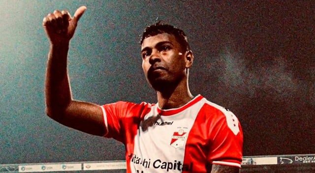 Miguel Araujo (Defensa) - Emmen de Holanda. (Foto: AFP)