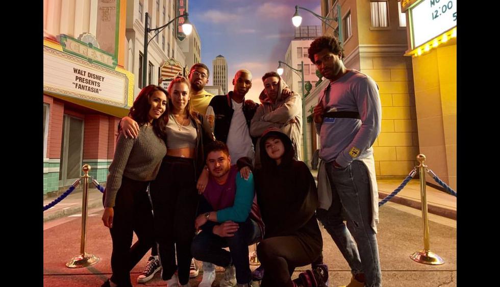 Selena Gomez regresa a Disney para pasar un divertido día junto a sus amigos. (Foto: @selenagomez)