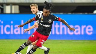 Yordy Reyna se luce con golazo de tiro libre en la MLS