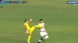 Increíble: Carvallo pateó en la cara a Fernández, pero el árbitro no pitó penal en el U vs. Mannucci [VIDEO]