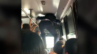 El próximo Spiderman: joven es viral por trepar a los asientos de un bus y poder bajarse