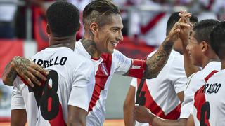 Abrazo al ‘Depredador’: Guerrero y los saludos de sus compañeros de la Selección peruana [FOTOS]