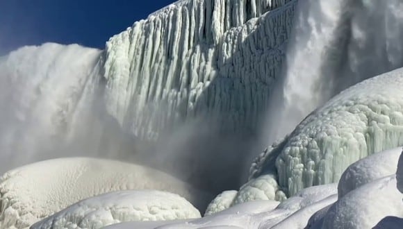 Los videos que muestran las mencionadas cataratas congeladas se volvieron virales en YouTube. (Foto: canal de Reuters en YouTube)
