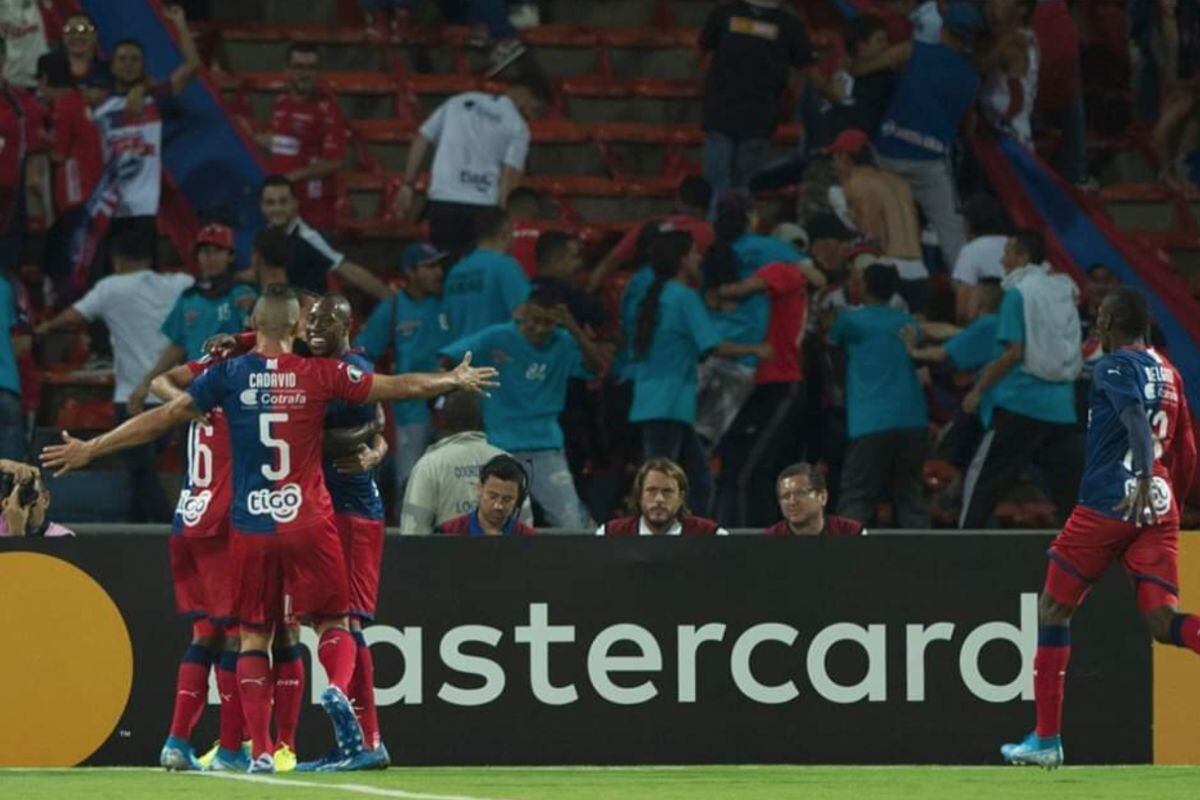 Independiente Medellín derrotó a Atlético Tucumán y se acerca al Grupo H de Copa Libertadores.