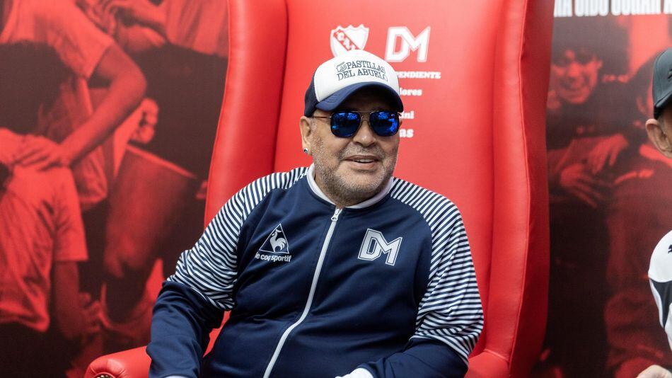Diego Maradona visitará a La Bombonera al mando de Gimnasia y Esgrima La Plata. (Foto: AFP)