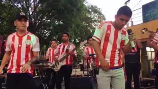 Perú ante Paraguay: el ambiente de fiesta fuera del estadio Defensores del Chaco