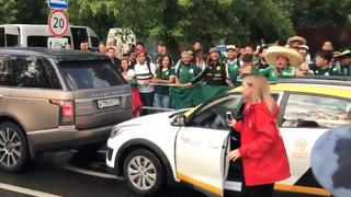 ¡Sin querer queriendo! Hinchas de México provocaron choque de autos en Moscú [VIDEO]