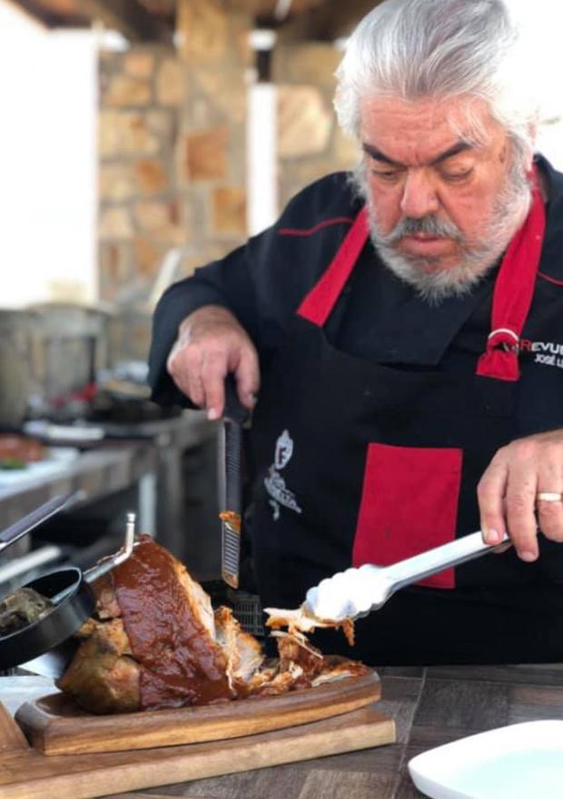 A José Revuelta le fascinaba cocinar (Foto: Gran Reserva del Viñedo la Revuelta/Facebook)
