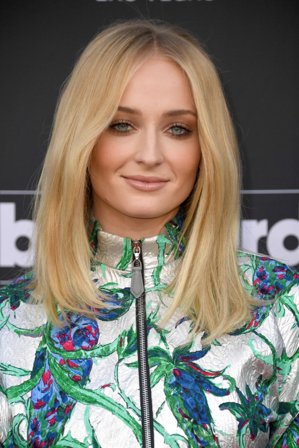 Sophie Turner se hizo presente en los Billboard Music Awards 2019 con una inusual vestimenta. (Fotos: AFP)
