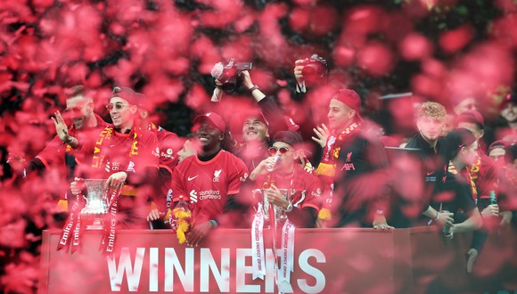 Liverpool celebró los títulos de FA Cup y Carabao Cup junto a sus hinchas. (Foto: Liverpool)