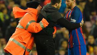 Tan cerca a la gloria de 'D10S': el momento en el que un hincha se metió a la cancha para conocer a Messi