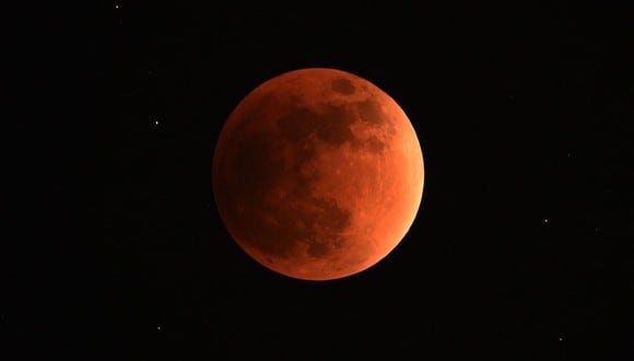 Una "superluna" se observa en Caracas el 27 de septiembre de 2015 (Foto: Juan Barreto / AFP)