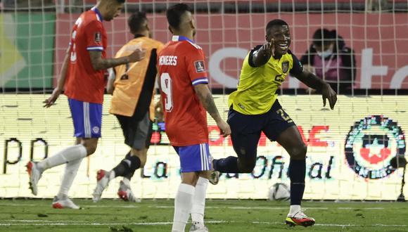 Chile perdió 0-2 ante Ecuador, por la fecha 14 de las Eliminatorias, y ahora se ubica en el sexto lugar. (Foto: AFP).