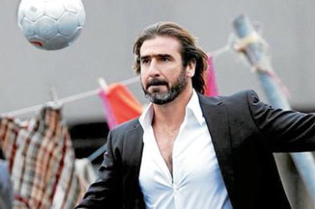 Eric Cantona: el francés atacó a un fanático en las tribunas. Pasó una noche en prisión y pagó 30 mil libras. (Getty)