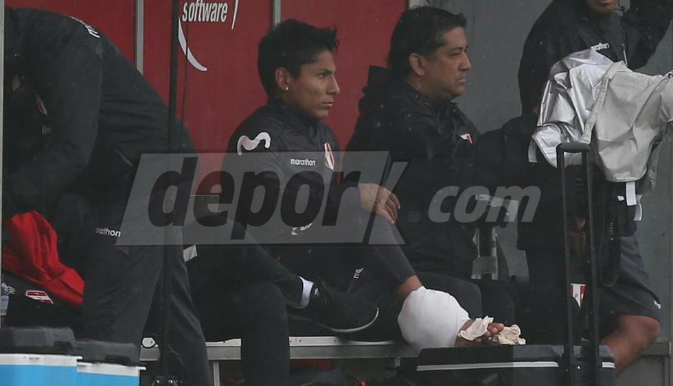 La Selección Peruana trabajó en la cancha del AZ Alkmaar.