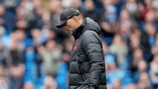 Liverpool sufrió ataque de hinchas del Manchester City y Jürgen Klopp resultó herido