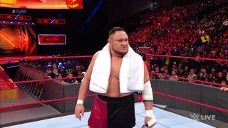 No tuvo piedad: Samoa Joe masacró a Apollo Crews en su regreso a RAW [VIDEO]