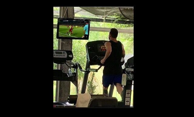 Los mejores memes de Lionel Messi entrenando viéndose a sí mismo.