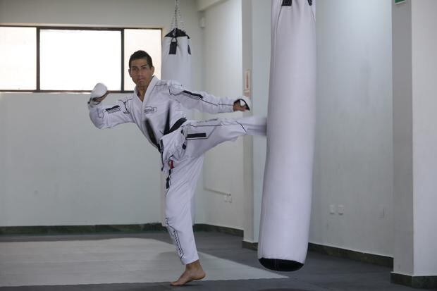 Jesús Paucarcaja tiene un récord de 3-4 en Karate Combat. En Perú, es alumno de Miguel Sarria, excampeón mundial de kickboxing. (Britanie Arroyo/GEC)