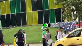 Repudiable: fanáticos de Nacional revisaron a transeúntes que caminaban por el Atanasio Girardot