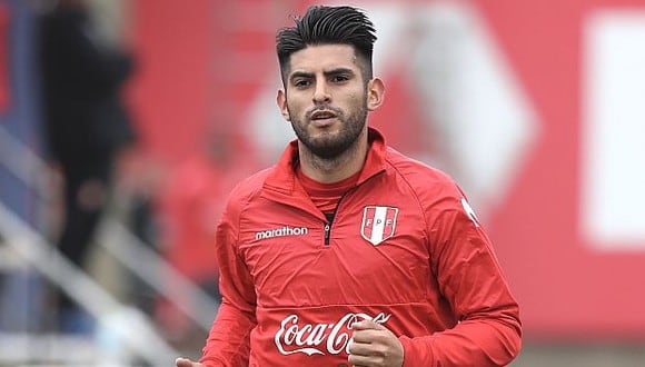 Carlos Zambrano registra 45 partidos con camiseta de la selección peruana. (Foto: AFP)