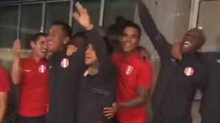 ¡Memorable! Jugadores e hinchas de Perú se unieron a una sola voz en impresionante banderazo [VIDEO]