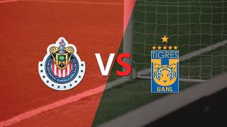 Se enfrentan Chivas y Tigres por la fecha 5