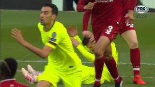 El árbitro no vio nada: Messi sufrió agresión de Robertson en el Barcelona vs. Liverpool [VIDEO]