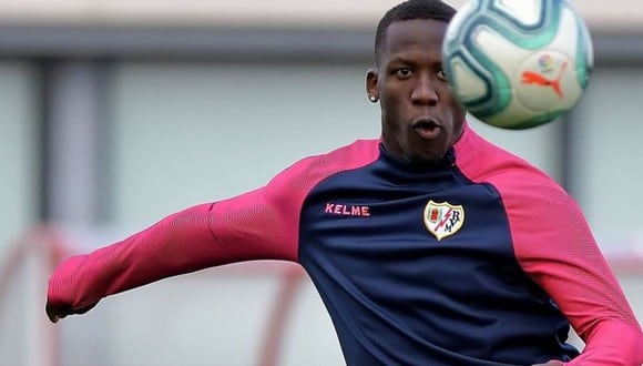 Luis Advíncula disputa su segunda temporada en el Rayo Vallecano. (Foto: EFE)